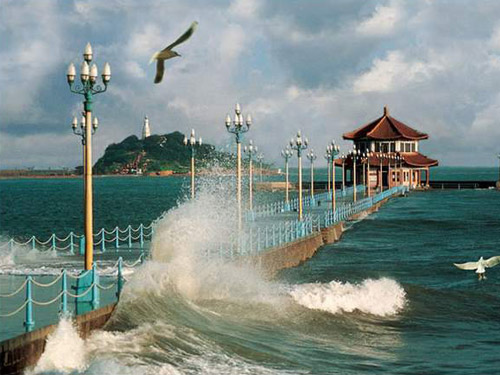 栈桥与海浪