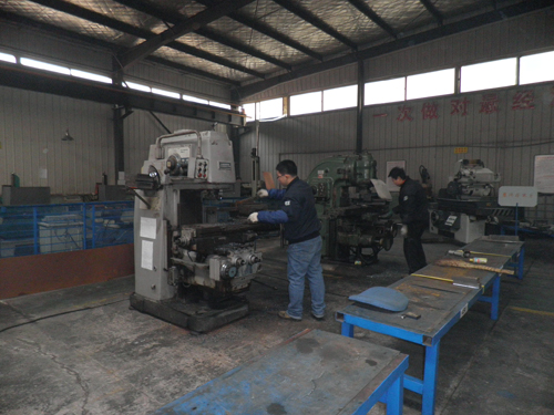 模具、刀具生产与维修车间现场