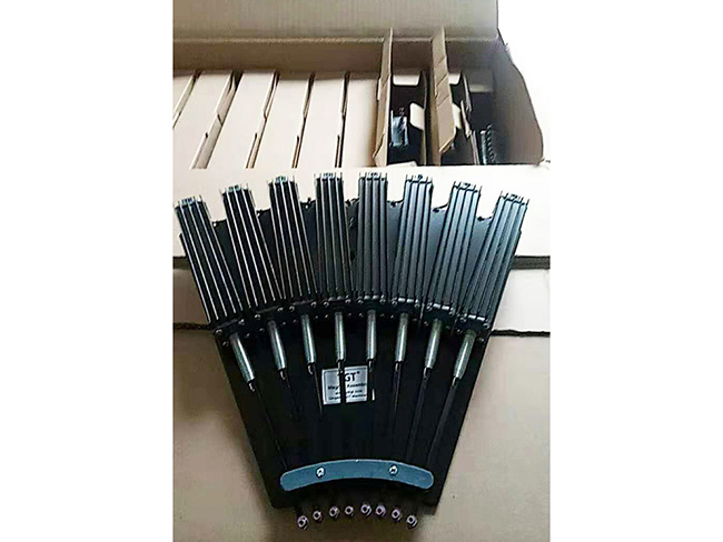 可根据客户个性化需求，订单制造提花织机，翻新织布机等，可提供剑杆织机，喷气织机，喷水织机等改造与翻新